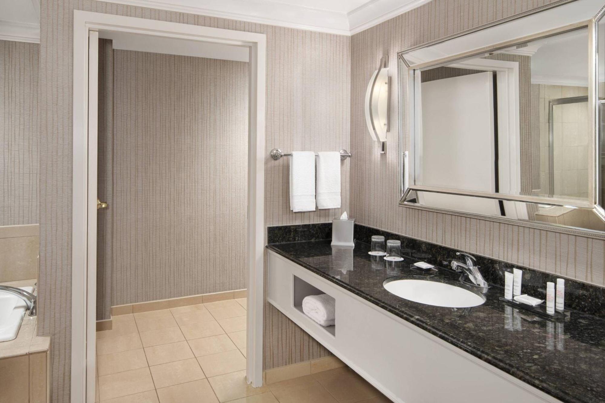 Spartanburg Marriott Bagian luar foto
